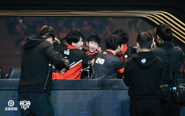 这边也是LCK！icon辛德拉两轰三杀终结比赛 icon队1-0LangX队